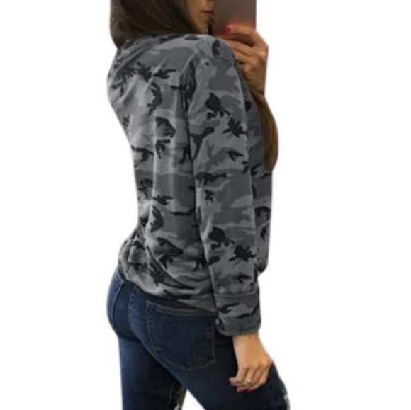 ***SOLD***Gray Camouflage print long sleeve - Picture 2 of 3